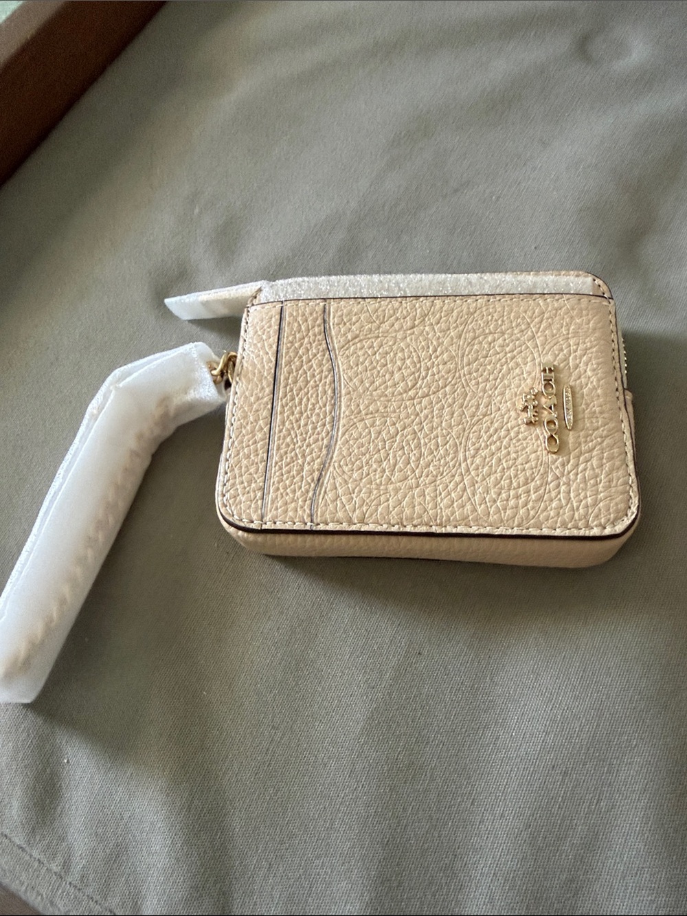 Coach Pebbled Leather Card Case Wallet in Cream with Gold Hardware